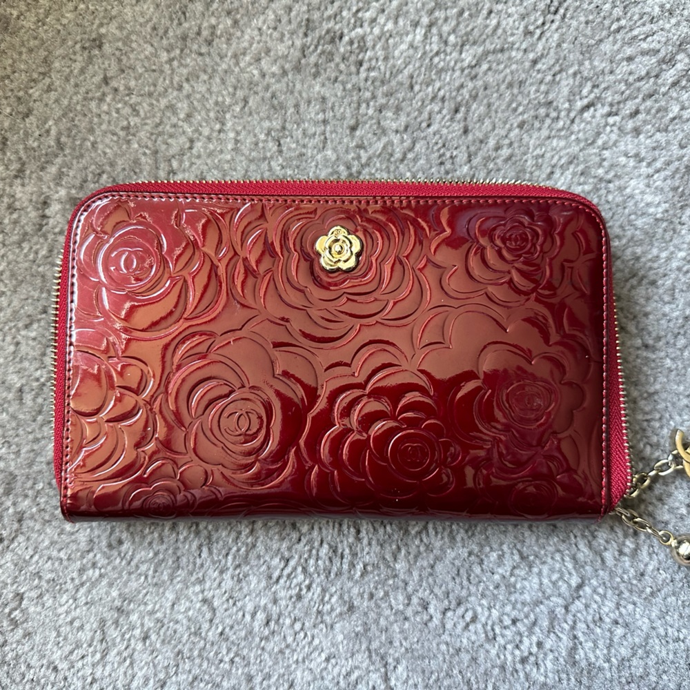 Good condition Chanel Camellia Wallet Red Patent Leather